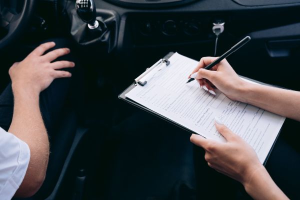 Assurance voiture pas chère : comment dénicher des offres adaptées